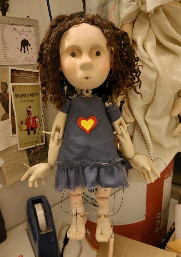 Join the free online course "A Week in a Puppet Builder's